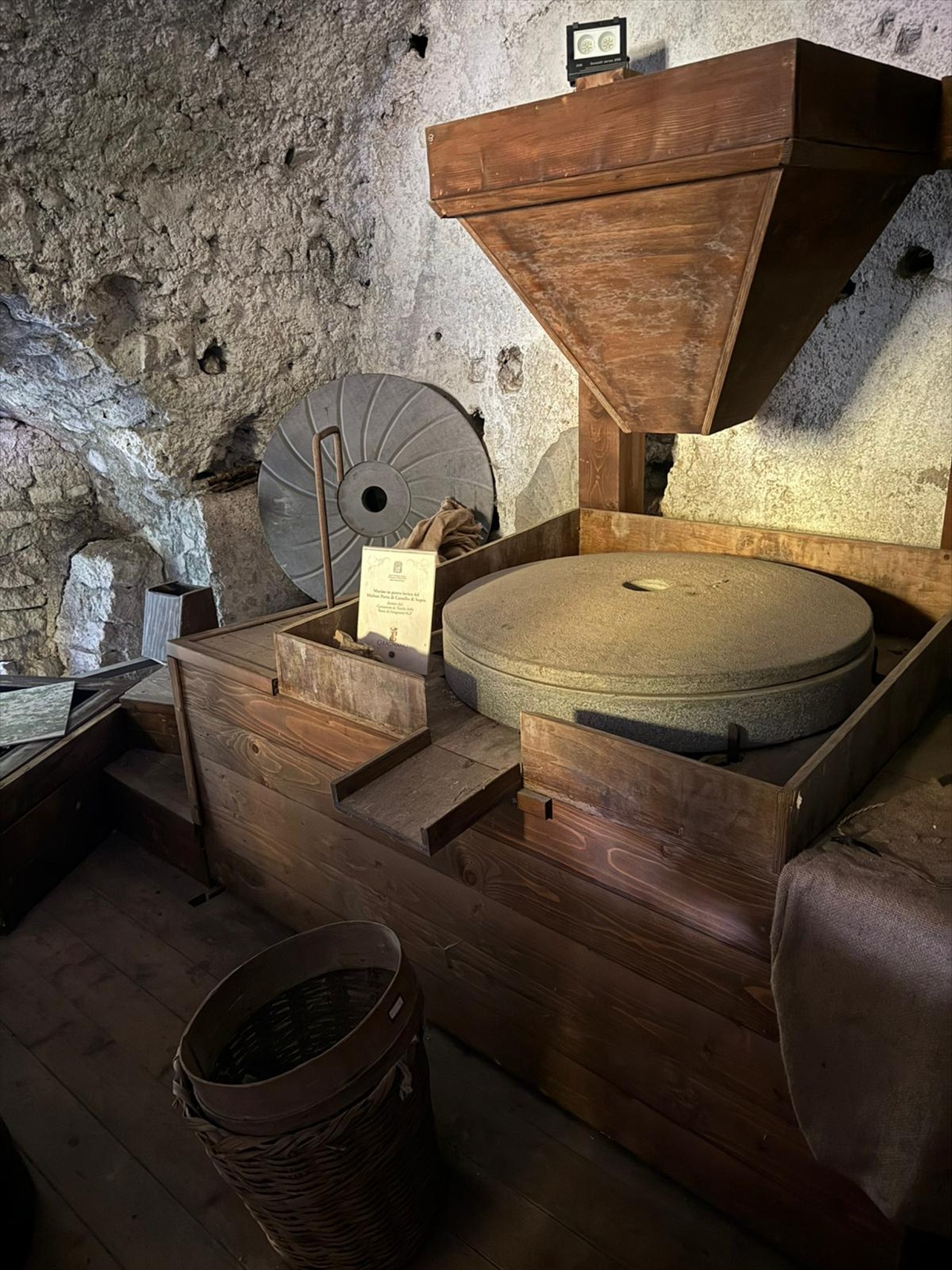 Antica macina conservata in un mulino di Gragnano